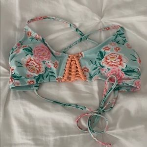 NEVER WORN!!!! a bikini top really cute for summer